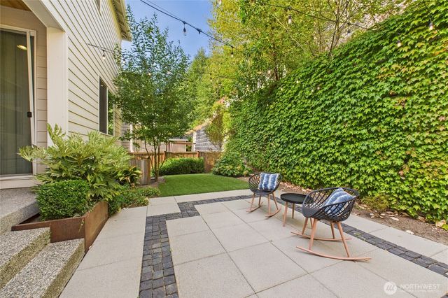 19608 82nd Pl NE, Kenmore, WA 98028