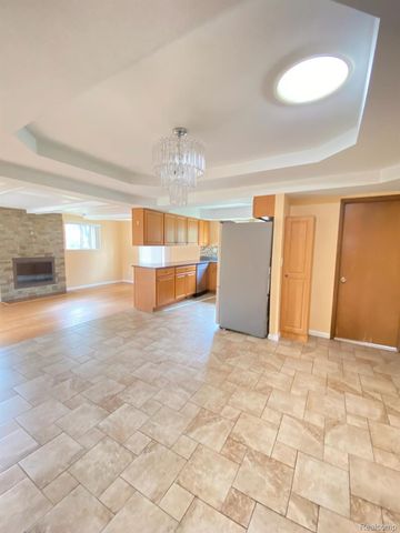 5080 Abington Drive, Troy, MI 48085