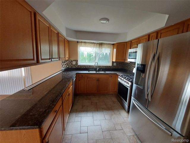 5080 Abington Drive, Troy, MI 48085