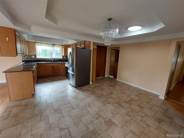 5080 Abington Drive, Troy, MI 48085