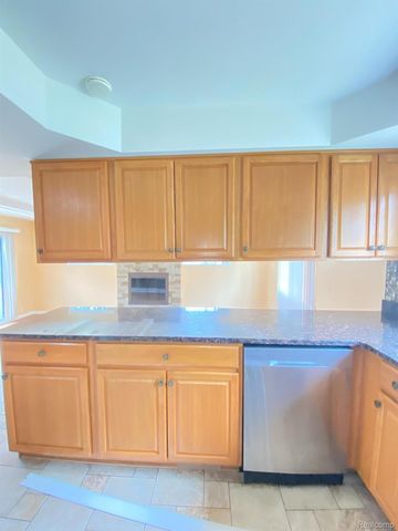 5080 Abington Drive, Troy, MI 48085