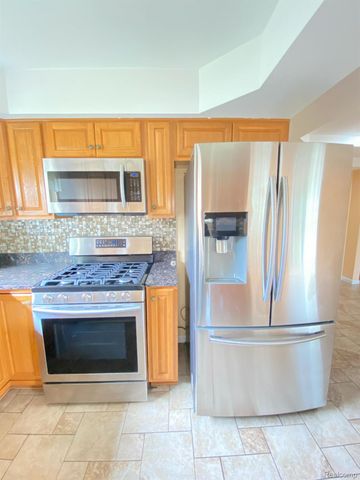 5080 Abington Drive, Troy, MI 48085