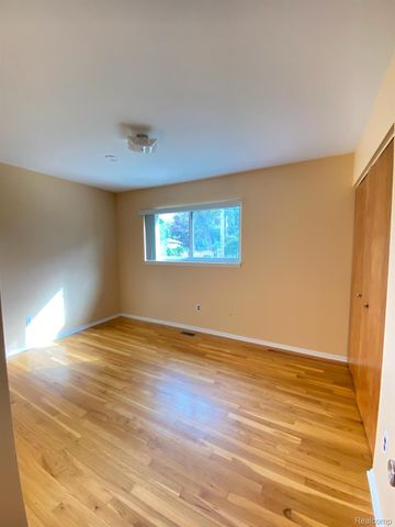 5080 Abington Drive, Troy, MI 48085