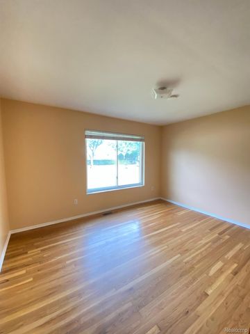 5080 Abington Drive, Troy, MI 48085
