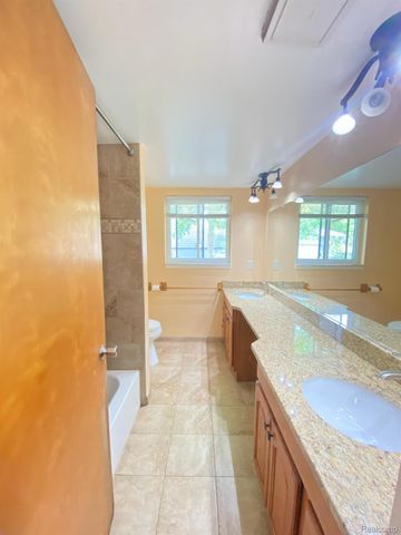 5080 Abington Drive, Troy, MI 48085