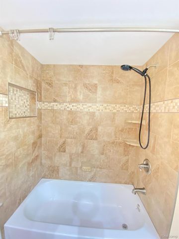 5080 Abington Drive, Troy, MI 48085