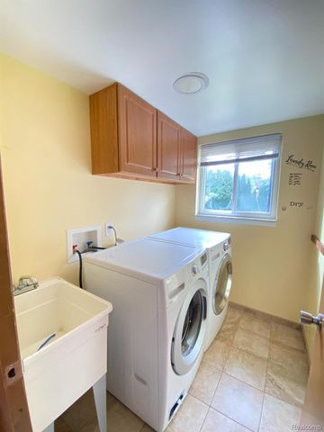 5080 Abington Drive, Troy, MI 48085