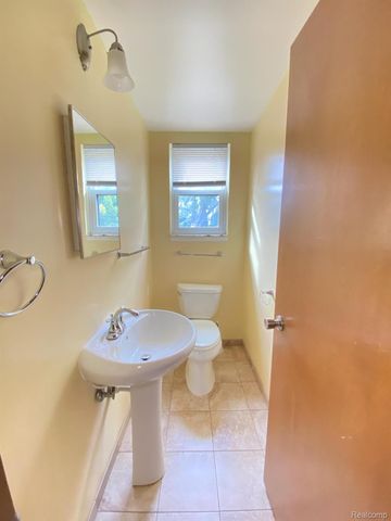 5080 Abington Drive, Troy, MI 48085