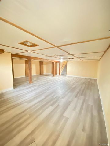 5080 Abington Drive, Troy, MI 48085