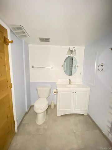 5080 Abington Drive, Troy, MI 48085