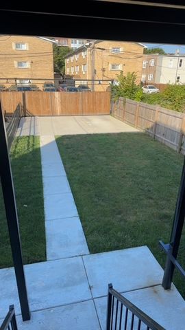22 N Parkside Avenue 1, Chicago, IL 60644