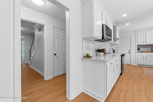 11206 New Stone Ct, Louisville, KY 40223