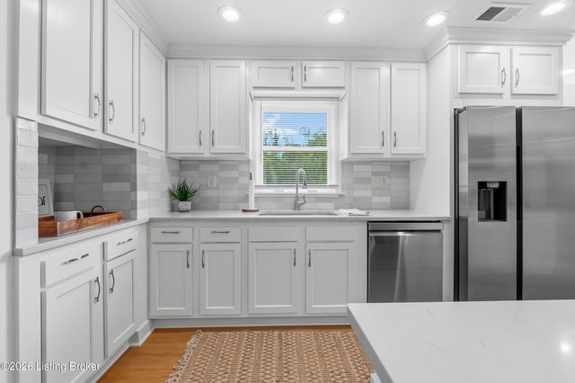 11206 New Stone Ct, Louisville, KY 40223