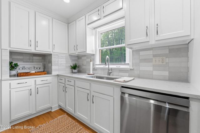 11206 New Stone Ct, Louisville, KY 40223