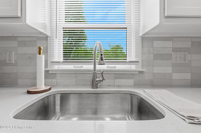 11206 New Stone Ct, Louisville, KY 40223