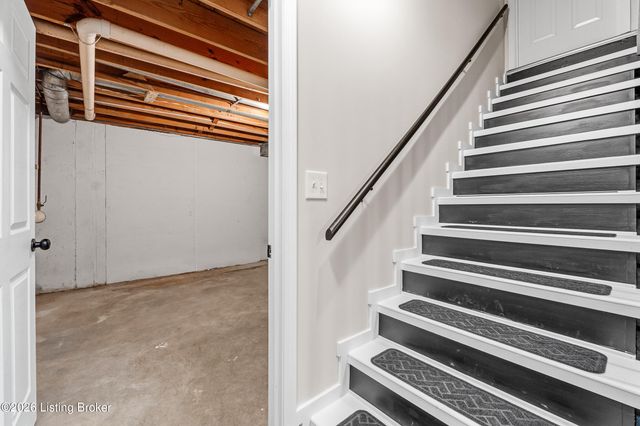 11206 New Stone Ct, Louisville, KY 40223