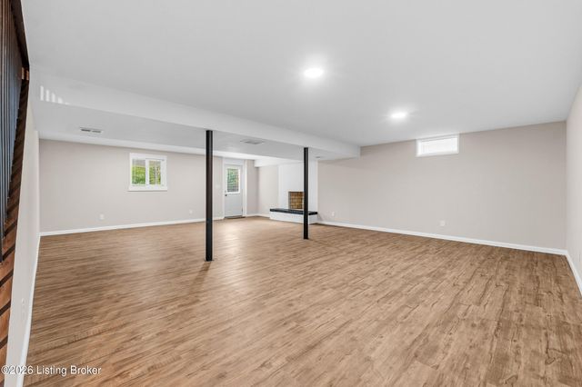 11206 New Stone Ct, Louisville, KY 40223