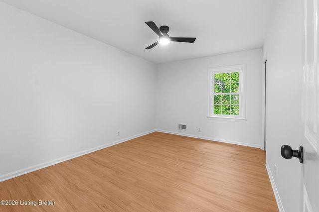 11206 New Stone Ct, Louisville, KY 40223