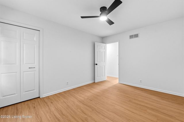 11206 New Stone Ct, Louisville, KY 40223