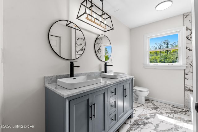 11206 New Stone Ct, Louisville, KY 40223