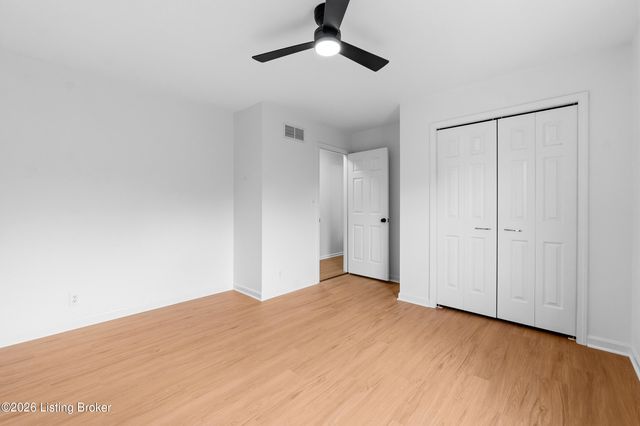 11206 New Stone Ct, Louisville, KY 40223