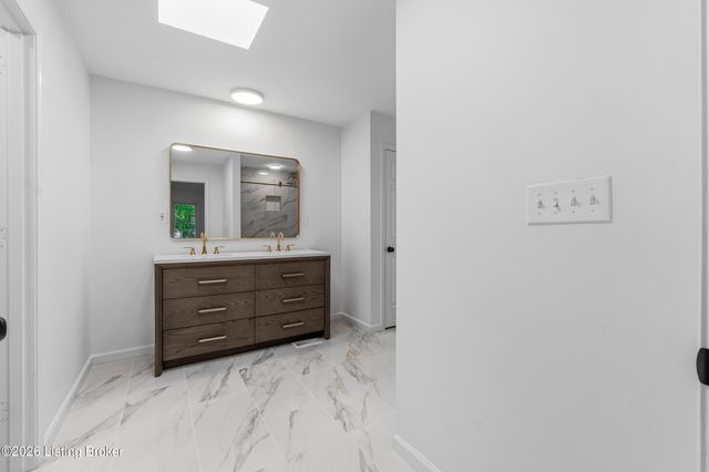 11206 New Stone Ct, Louisville, KY 40223