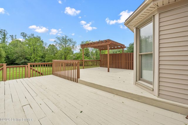 11206 New Stone Ct, Louisville, KY 40223