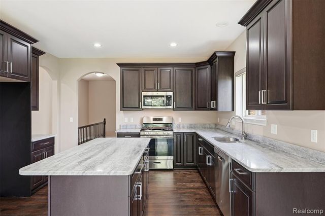 7419 Park Terrace Lane, Shelby Twp, MI 48317