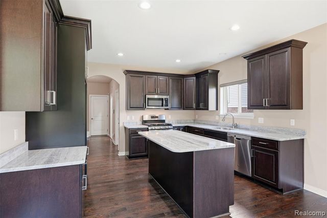 7419 Park Terrace Lane, Shelby Twp, MI 48317