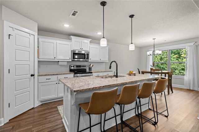 10 Runnymede Lane, Bella Vista, AR 72715