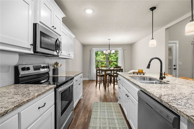 10 Runnymede Lane, Bella Vista, AR 72715