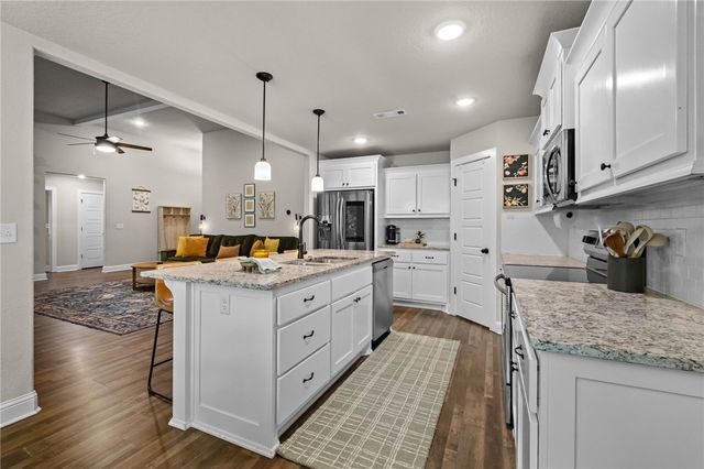 10 Runnymede Lane, Bella Vista, AR 72715