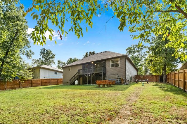 10 Runnymede Lane, Bella Vista, AR 72715