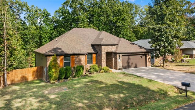 10 Runnymede Lane, Bella Vista, AR 72715