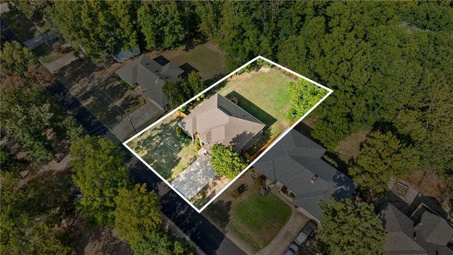 10 Runnymede Lane, Bella Vista, AR 72715