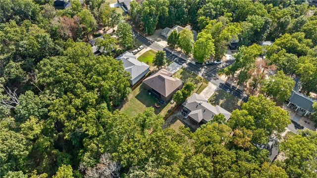 10 Runnymede Lane, Bella Vista, AR 72715
