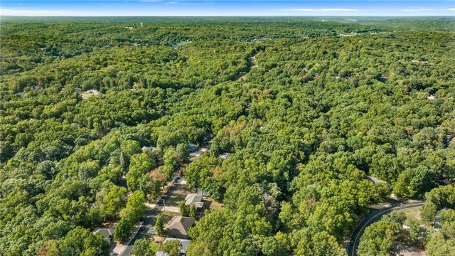 10 Runnymede Lane, Bella Vista, AR 72715