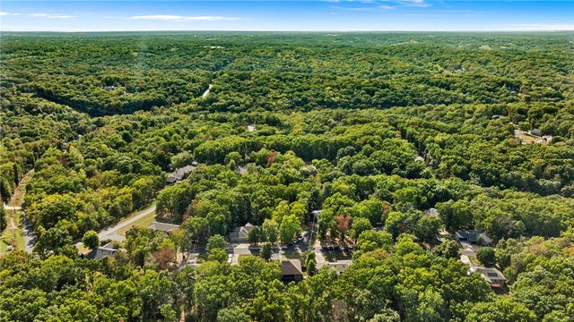 10 Runnymede Lane, Bella Vista, AR 72715