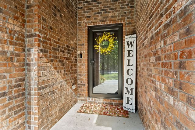 10 Runnymede Lane, Bella Vista, AR 72715