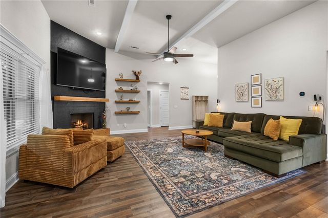 10 Runnymede Lane, Bella Vista, AR 72715