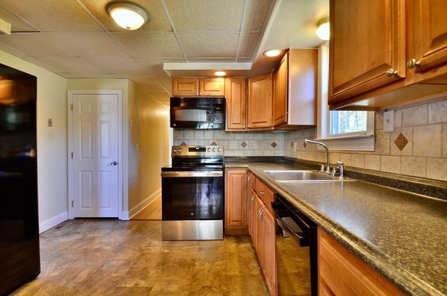 50 Roy St, Northbridge, MA 01588