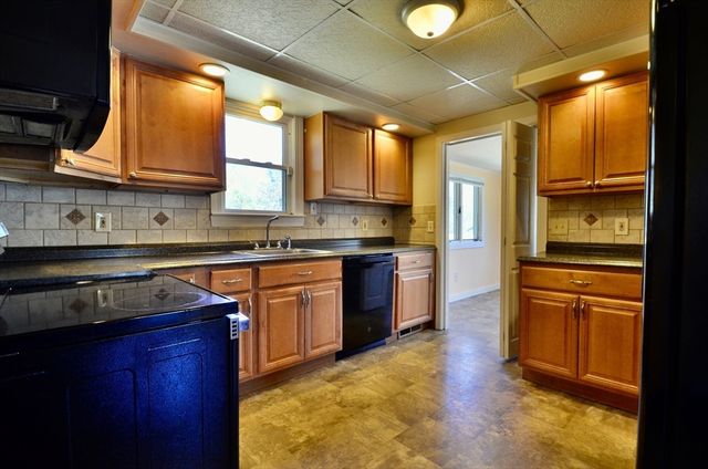 50 Roy St, Northbridge, MA 01588