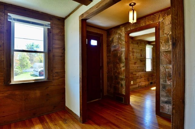 50 Roy St, Northbridge, MA 01588