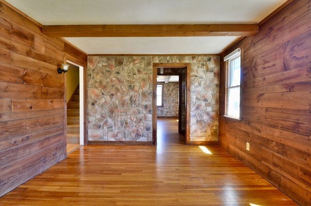 50 Roy St, Northbridge, MA 01588