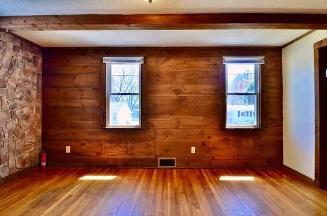 50 Roy St, Northbridge, MA 01588