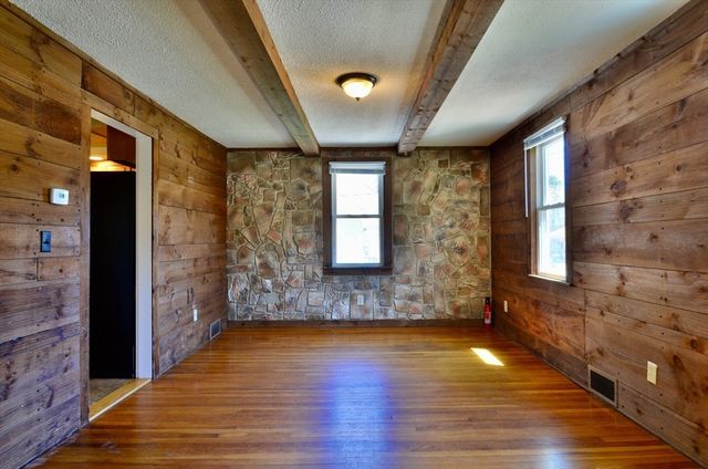 50 Roy St, Northbridge, MA 01588