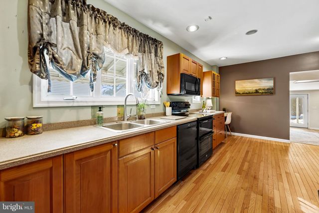3022 DUNGLOW RD, Baltimore, MD 21222