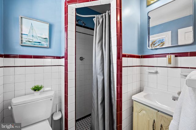 3022 DUNGLOW RD, Baltimore, MD 21222