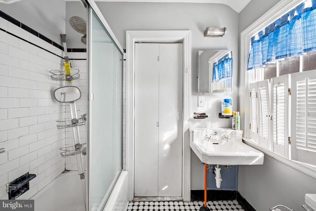 3022 DUNGLOW RD, Baltimore, MD 21222