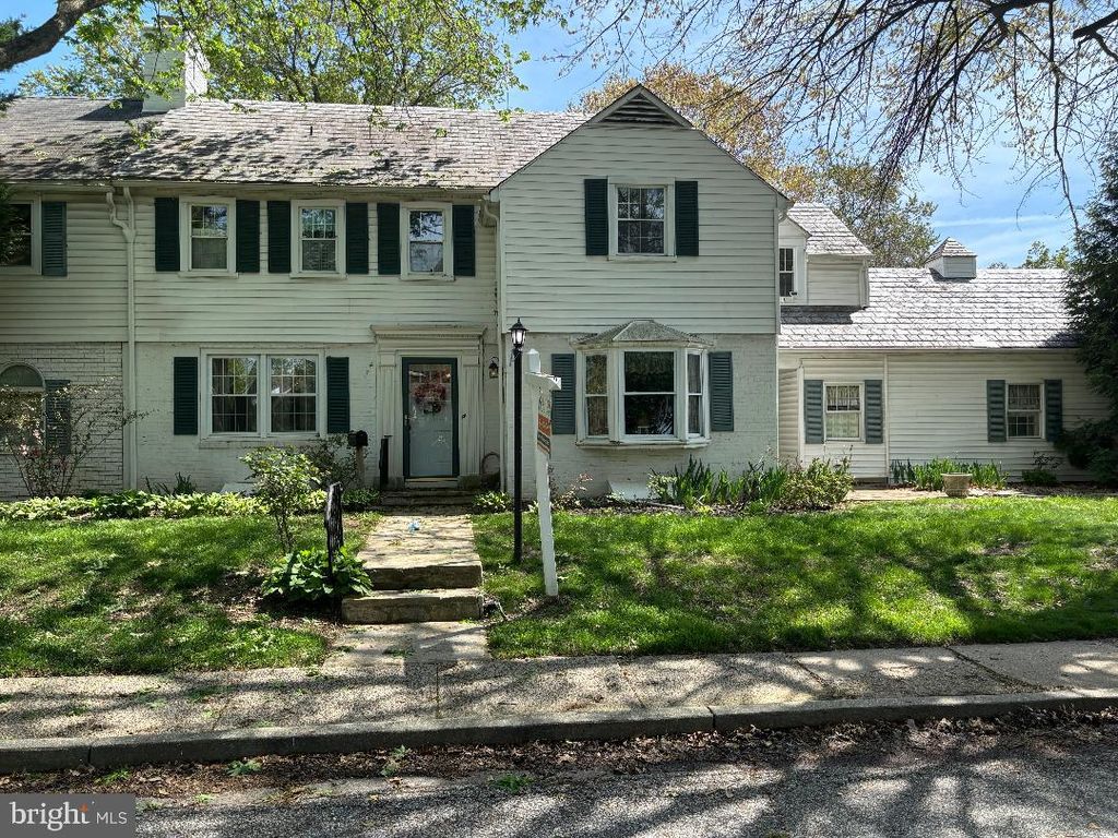 3022 DUNGLOW RD, Baltimore, MD 21222